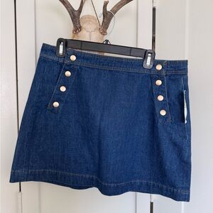 FRAME Denim Mini w gold snap buttons